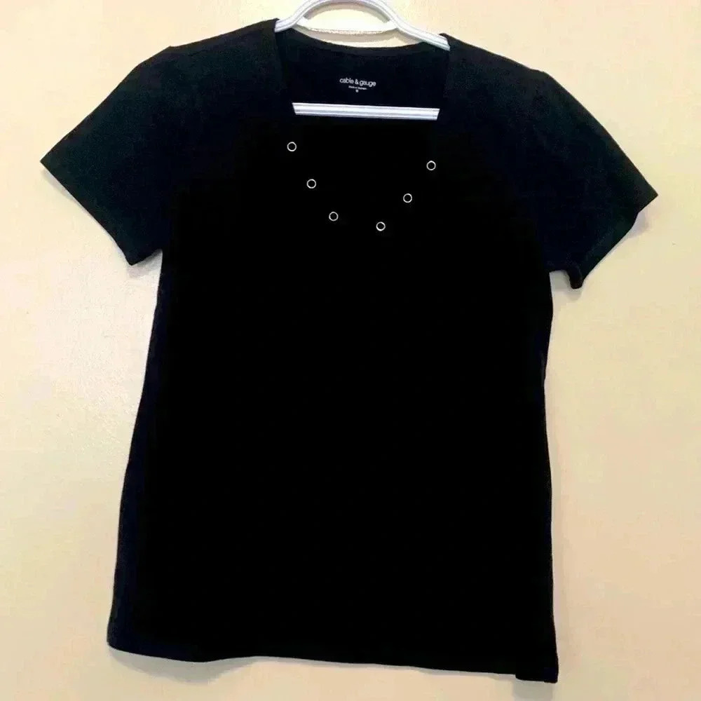 Cable & Gauge soft, stretchy, fitted black T-shirt w short sleeves